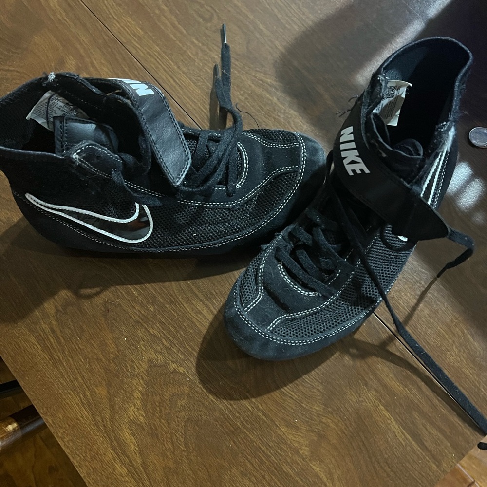 Nike wrestling shoes, black suede